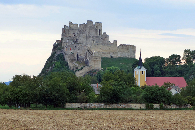 Slovakia, Beckov Castle