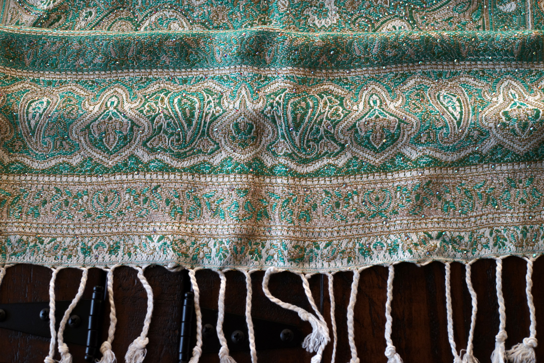 India, Green Shawl